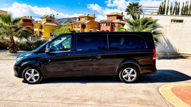 Alicante: Private Transfer Alicante Airport - Benidorm - Premium Class Car