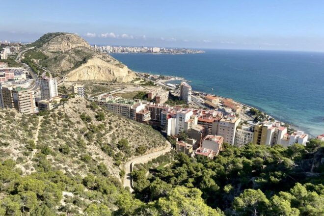Alicante: Seven Secrets of Alicante Discovery Tour - Sample Various Snacks at the Central Market