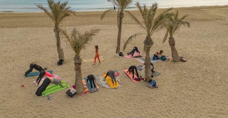 ALICANTE: Sunrise Yoga Class on the Beach & Breakfast - Pricing and Duration