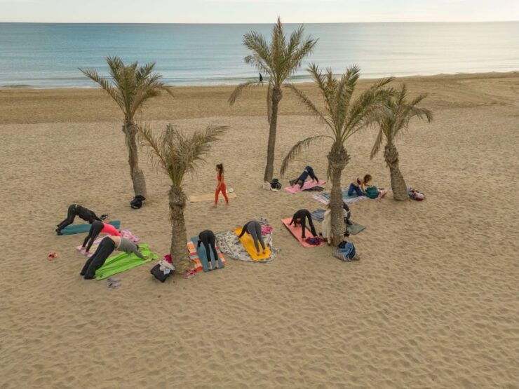 ALICANTE: Sunrise Yoga Class on the Beach & Breakfast - Instructor and Group Details