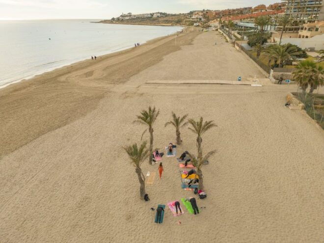 ALICANTE: Sunrise Yoga Class on the Beach & Breakfast - Experience Highlights