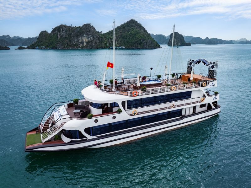 Alina Day Cruise: Ha Long Bay Tour with Sung Sot & Ti Top - At a glance