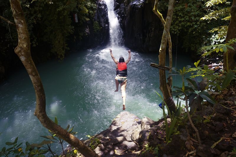 Aling Aling Waterfall Trekking and Jumping in Sambangan Bali - Why the guide and safety gear matter