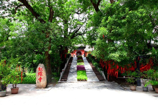 All Inclusive Beijing Mutianyu Great Wall and Hongluo Temple Private Day Trip - Expert Guided Experience