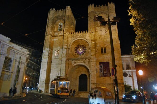 All-inclusive Fado Tour: Show & Dinner. Lisbon at Night - Tour Inclusions