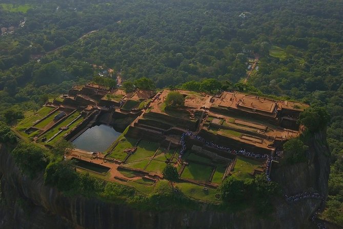 All-Inclusive Sigiriya Rock Fortress and Dambulla Cave Temples Private Day Trip - Exploring the Golden Temple of Dambulla