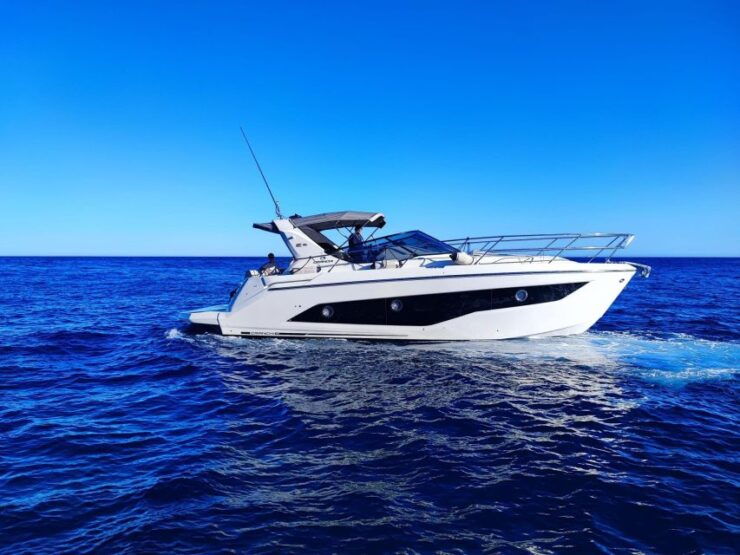 All Inclusive Taormina Bay Privare Luxurious Yacht - Languages and Features