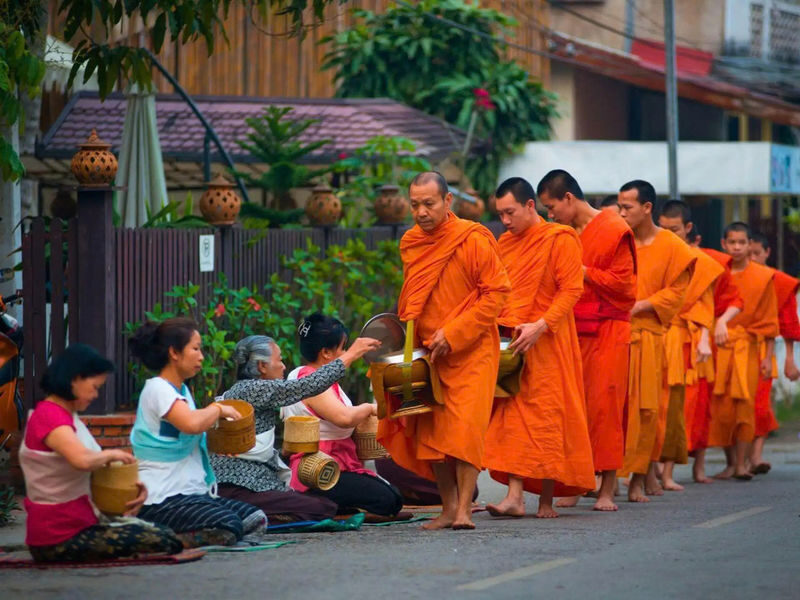 Alms Giving, Morning Market & Local Breakfast Experience - A quiet start to the day in Luang Prabang