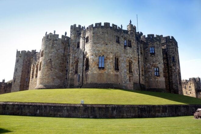 Alnwick Castle and Scottish Borders Tour From Edinburgh - Alnwick Castle: Film and TV Location