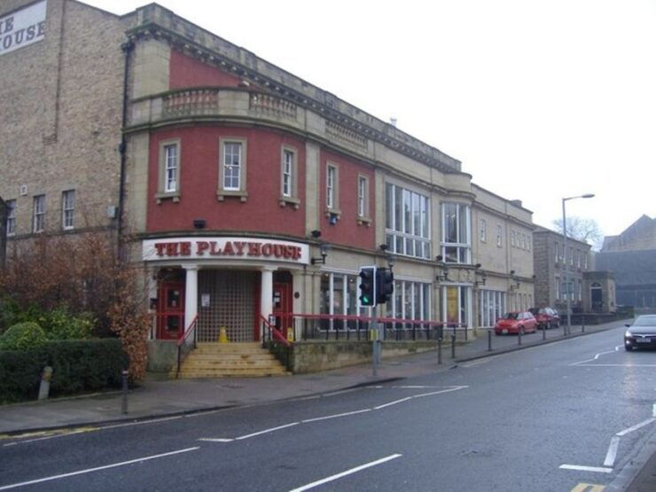 Alnwick: Self-Guided Walking Tour With Audio Guide - Experience