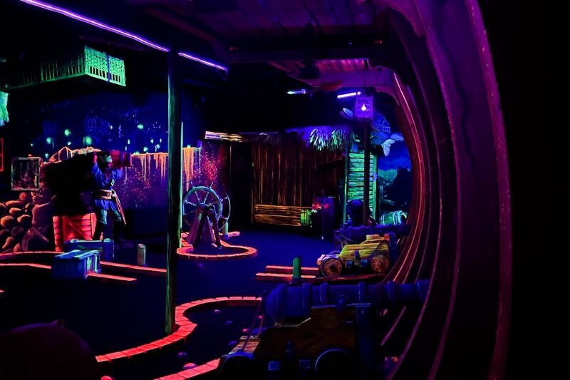 Aloha Glow in the Dark Minigolf Experience in Amsterdam - Aloha minigolf at a glance