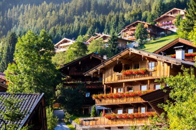 Alpbach Love Odyssey: Romantic Wanderlust in the Alps - Admiring the Artistic Beauty of Skulpturenweg