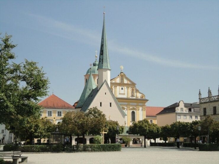 Altötting: Private Guided Walking Tour - Visits by Pope John Paul II and Benedict XVI