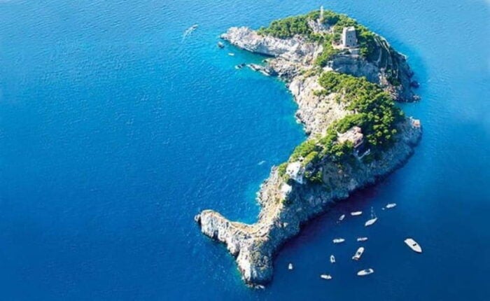 Amalfi: Capri Island Boat Tour with Drinks and Snorkeling - FAQs