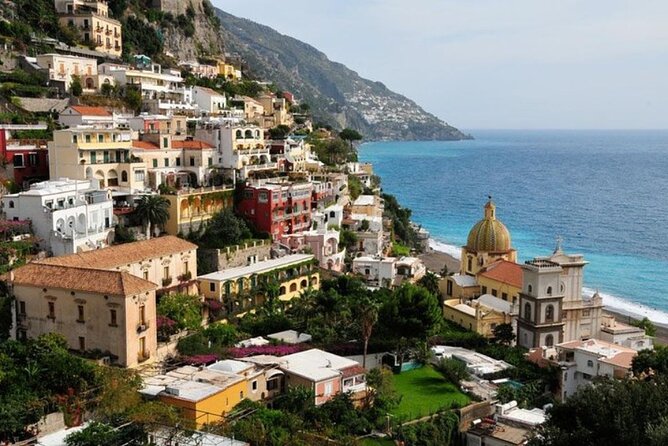 Amalfi Coast Day Trip From Naples: Positano, Amalfi, and Ravello - Admiring the Beauty of Ravellos Gardens