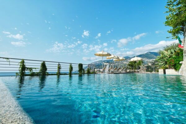Amalfi Coast: Exclusive Jacuzzi With Champagne and Meal Pack - Meeting Point Directions