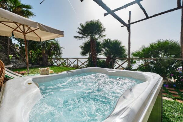 Amalfi Coast: Exclusive Jacuzzi With Champagne and Meal Pack - Facility Access Information