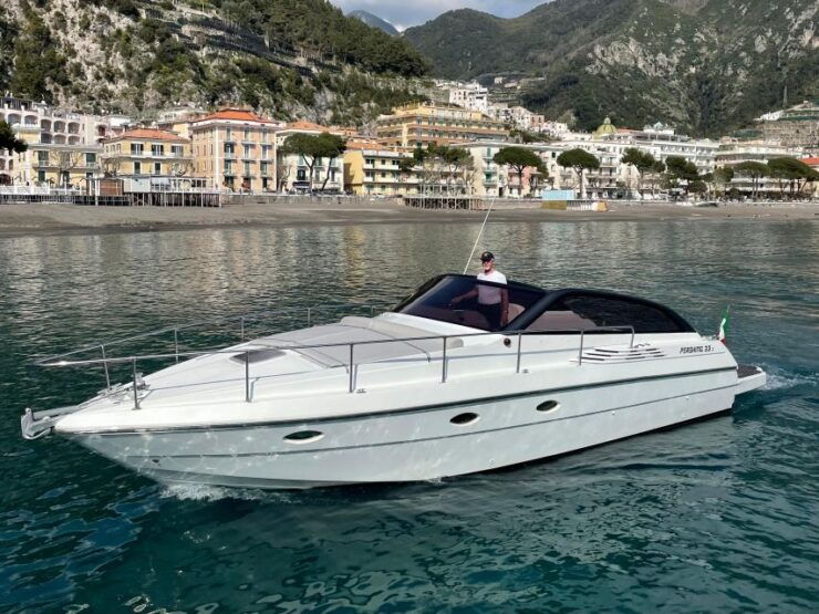 Amalfi Coast: Scenic Boat Private Tour With Aperitif - Tour Experience