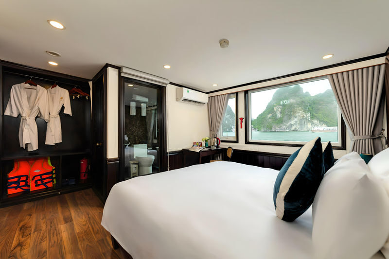 Amanda 2D1N Cruise: Ha Long Bay, Sung Sot, Ti Top - Sung Sot Cave: the bay’s grand indoor stop