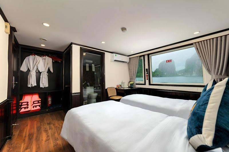 Amanda 3D2N Cruise: Ha Long Bay & Lan Ha Bay Tour - Day two: a smaller boat and quieter water