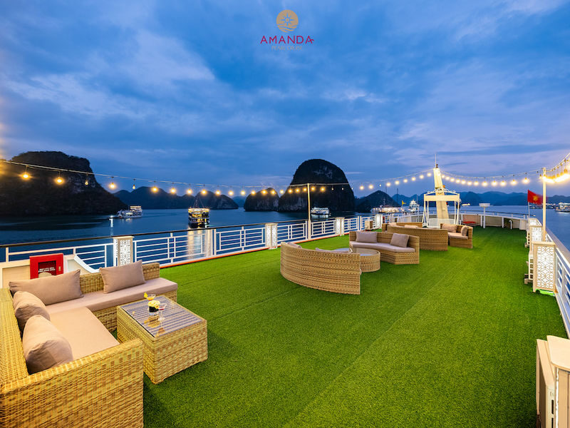 Amanda Pearl 3D2N Cruise: Ha Long Bay Tour with Sung Sot & Ti Top - Day 2: Kayaking, Lan Ha Bay, and a pearl farm