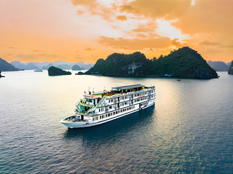Amanda Premier 2D1N Cruise: Ha Long Bay, Sung Sot, Ti Top - A night on Ha Long Bay, not just a boat ride