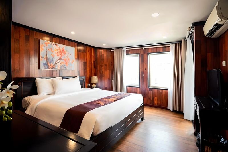 Amanda Premier 2D1N Cruise: Ha Long Bay, Sung Sot, Ti Top - Sunset, a cooking demonstration and dinner