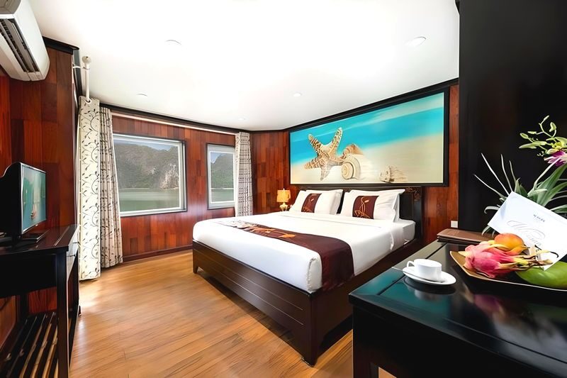 Amanda Premier 2D1N Cruise: Ha Long Bay, Sung Sot, Ti Top - Day two: light breakfast and Luon Cave kayaking
