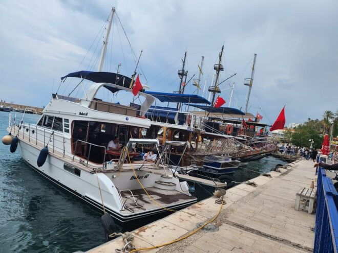 Amazing 50minyacht Tour+1 Hour Old City Walking Tour - Exploring Old City