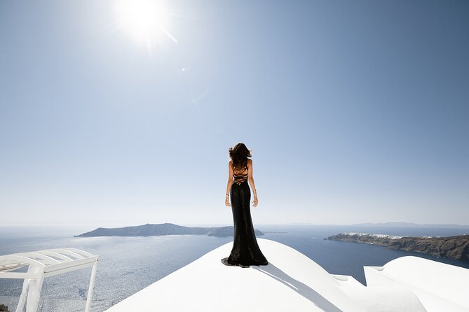 Amazing Casual Photoshoot in Santorini - Preserving Memories With High-Quality Prints