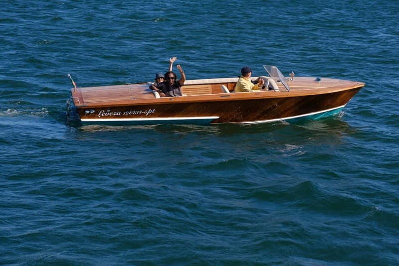 Amazing Tour on Classic Venetian Boat With Drinks - Practical Details and Tips for Booking
