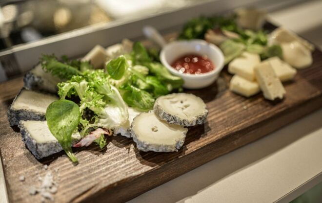 Amboise: Caves Ambacia Visit and Wine Tasting - Selecting Participants and Date