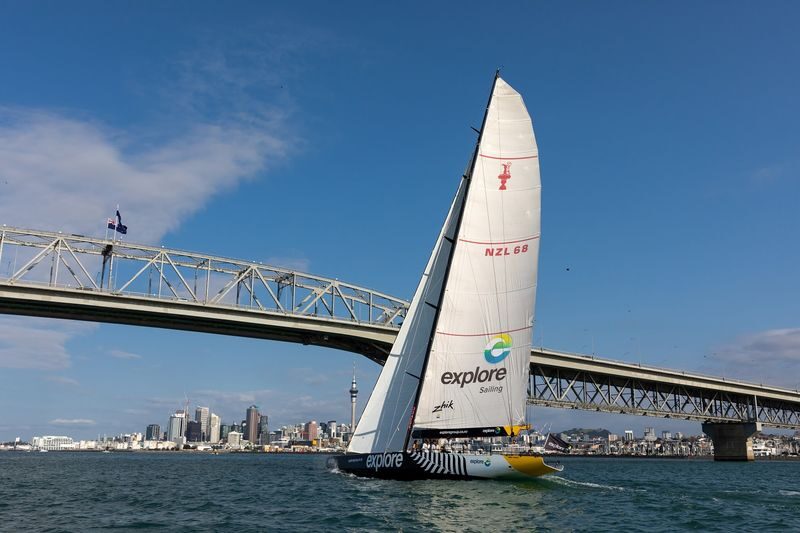 Americas Cup Sailing Experience - Meeting at the Viaduct and getting ready