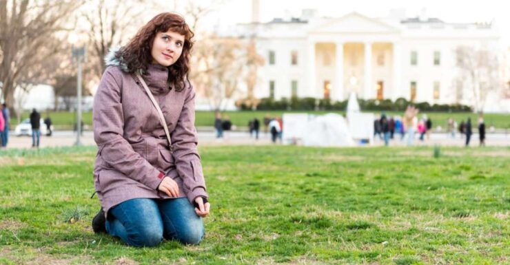America's Main Street and White House – Full-Day Tour - Tour Guide and Language
