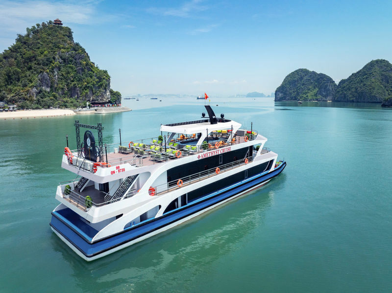 Amethyst Luxury Day Cruise: Ha Long Bay with Sung Sot & Ti Top - A day that trades slow sailing for a full itinerary