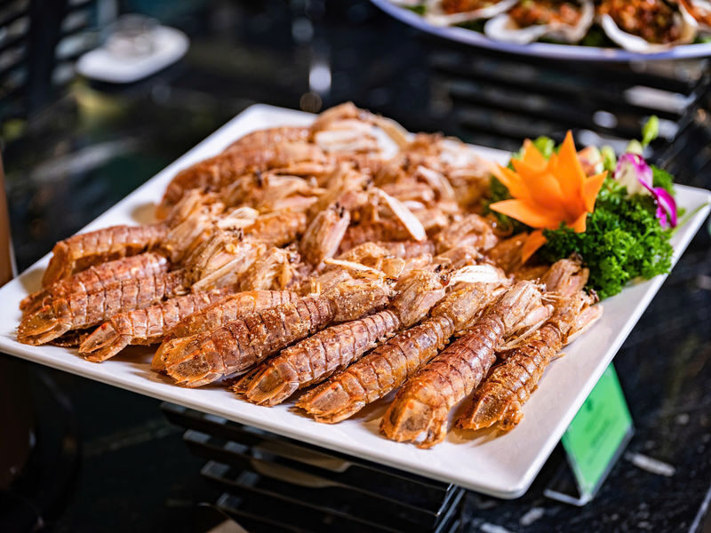 Amethyst Luxury Day Cruise: Ha Long Bay with Sung Sot & Ti Top - Sung Sot Cave: a grand cavern and a busy stop