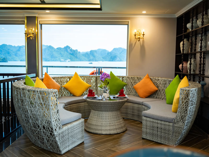 Amethyst Luxury Day Cruise: Ha Long Bay with Sung Sot & Ti Top - The sunset party and the return to shore