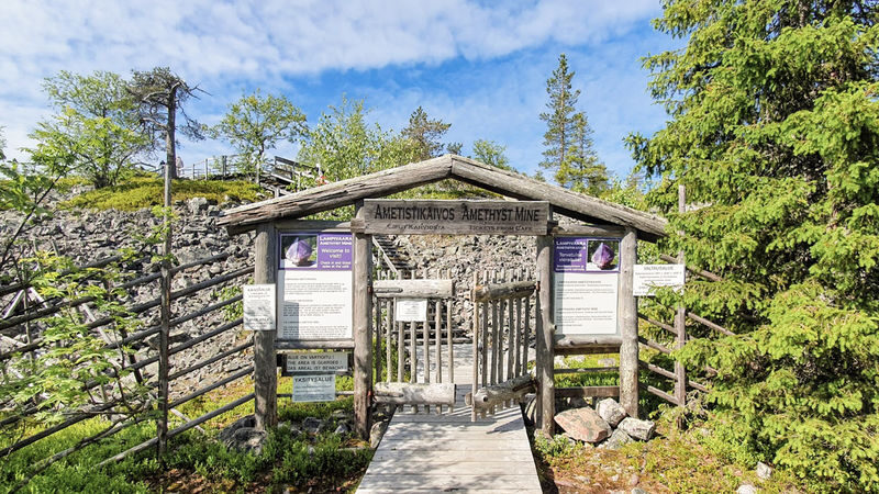 Amethyst Mine Visit - Inside the wooden mine building