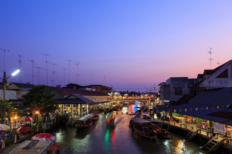 Amphawa Floating Market, Maeklong Railway, Fireflies Tour by AK Go - Who should book this day trip?