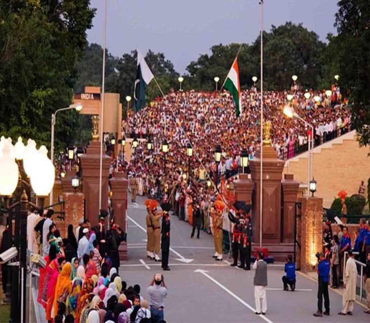 Amritsar: Beating Retreat Ceremony, Sadda Pind and Dinner - Experience at Sadda Pind Village Resort