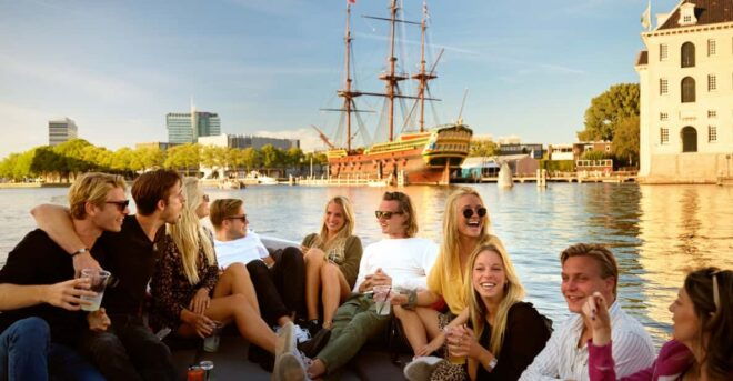 Amsterdam: 1.5-Hour Canal Cruise With Guide Drinks & Snacks - Experience and Itinerary