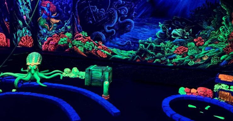 Amsterdam: 12 Hole Glow-in-the-Dark Minigolf - Ticket Information