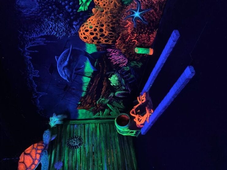 Amsterdam: 12 Hole Glow-in-the-Dark Minigolf - Experience the Glow-in-the-Dark Magic