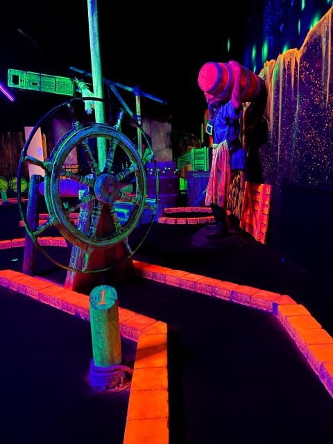 Amsterdam: 12 Hole Glow-in-the-Dark Minigolf - Themed Courses - Admirals and Pirates
