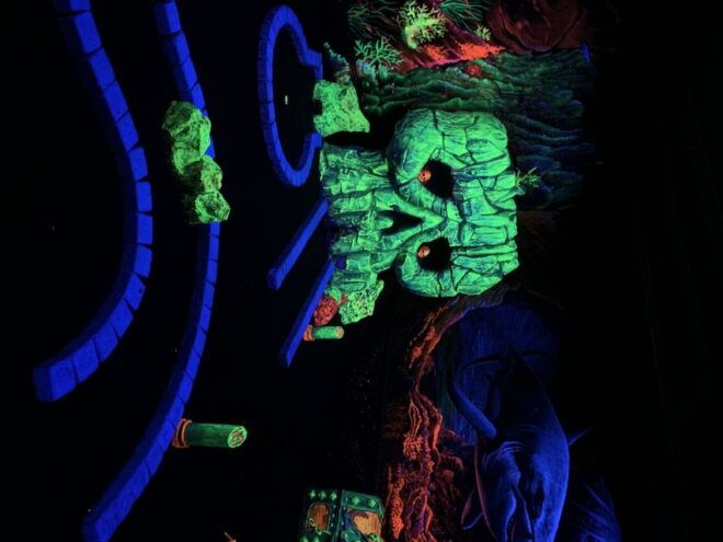 Amsterdam: 12 Hole Glow-in-the-Dark Minigolf - Inclusions: 45-Minute Mini-Golf Game