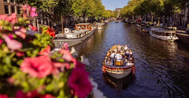Amsterdam: 2h Canal Cruise Incl.Dutch Snacks & Drinks Option - Tour Details and Inclusions