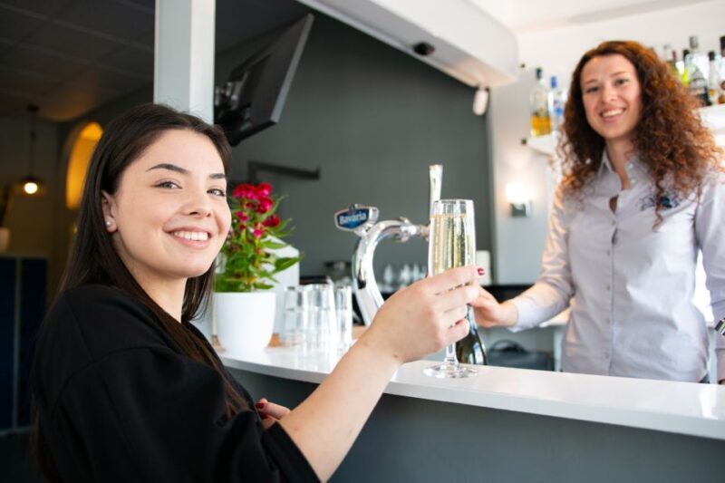 Amsterdam: 3 Course Dinner in the Dark - Who Should Consider This Experience?