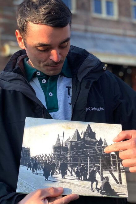 Amsterdam: Anne Frank Guided Walking Tour - Tour Guide and Language Options
