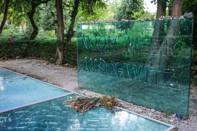 Amsterdam: Anne Frank Walking Tour in German or English - Logistics and Ratings