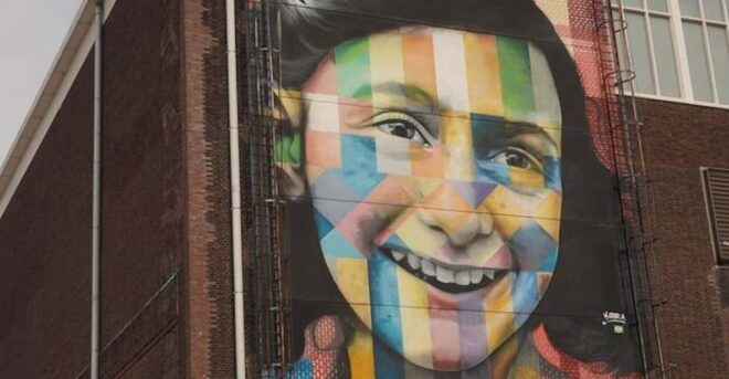 Amsterdam: Anne Franks Legacy Guided Walking Tour - Meeting the Guide